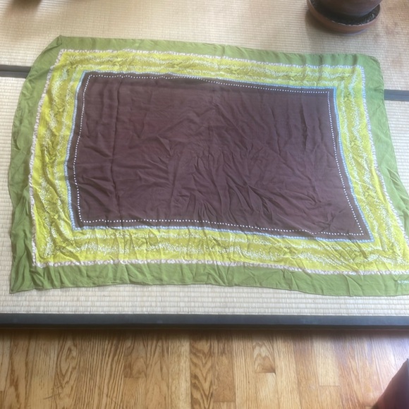 Sarong - Picture 1 of 3